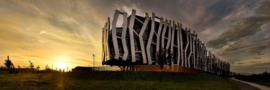 Edificio moderno en Vitoria por EinerRP